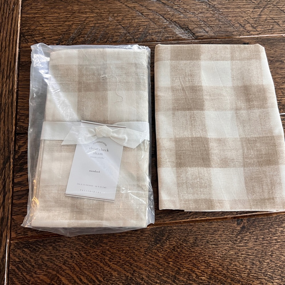 2-Pottery Barn Rhett Gingham Standard Shams Neutral Beige Foundations 26x20 NEW